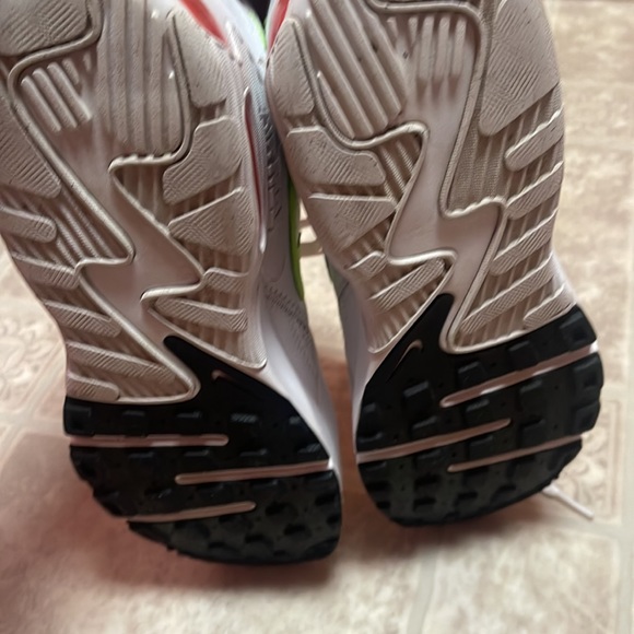 Nike - Picture 5 of 5